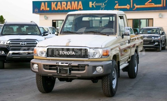 Tenga Imported Toyota Land Cruiser Beige Mota in Import - Dubai in Harare Tenga Imported Toyota Land Cruiser Beige Mota in Import - Dubai in Harare
