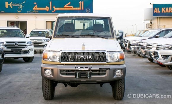 Tenga Imported Toyota Land Cruiser Beige Mota in Import - Dubai in Harare Tenga Imported Toyota Land Cruiser Beige Mota in Import - Dubai in Harare