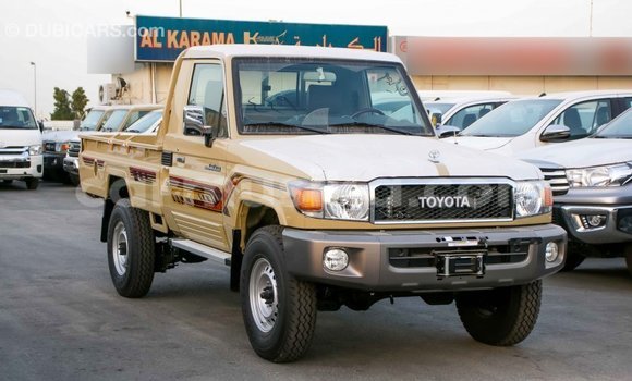 Tenga Imported Toyota Land Cruiser Beige Mota in Import - Dubai in Harare Tenga Imported Toyota Land Cruiser Beige Mota in Import - Dubai in Harare