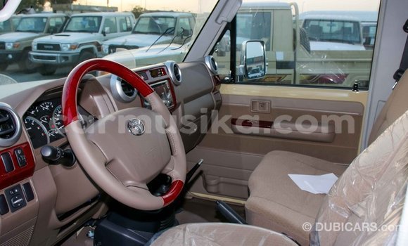 Tenga Imported Toyota Land Cruiser Beige Mota in Import - Dubai in Harare Tenga Imported Toyota Land Cruiser Beige Mota in Import - Dubai in Harare