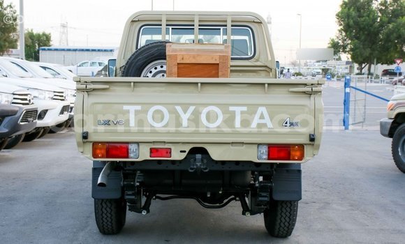 Tenga Imported Toyota Land Cruiser Beige Mota in Import - Dubai in Harare Tenga Imported Toyota Land Cruiser Beige Mota in Import - Dubai in Harare