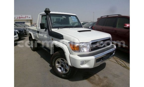 Nunua Imported Toyota Land Cruiser Nyeupe Gari ndani ya Import - Dubai nchini Harare Nunua Imported Toyota Land Cruiser Nyeupe Gari ndani ya Import - Dubai nchini Harare