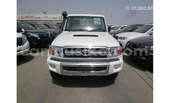 Nunua Imported Toyota Land Cruiser Nyeupe Gari ndani ya Import - Dubai nchini Harare Nunua Imported Toyota Land Cruiser Nyeupe Gari ndani ya Import - Dubai nchini Harare