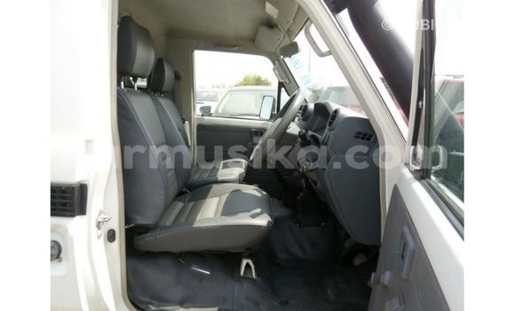 Nunua Imported Toyota Land Cruiser Nyeupe Gari ndani ya Import - Dubai nchini Harare Nunua Imported Toyota Land Cruiser Nyeupe Gari ndani ya Import - Dubai nchini Harare
