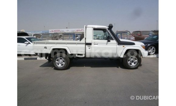 Nunua Imported Toyota Land Cruiser Nyeupe Gari ndani ya Import - Dubai nchini Harare Nunua Imported Toyota Land Cruiser Nyeupe Gari ndani ya Import - Dubai nchini Harare