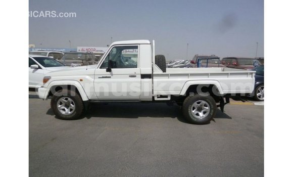 Nunua Imported Toyota Land Cruiser Nyeupe Gari ndani ya Import - Dubai nchini Harare Nunua Imported Toyota Land Cruiser Nyeupe Gari ndani ya Import - Dubai nchini Harare