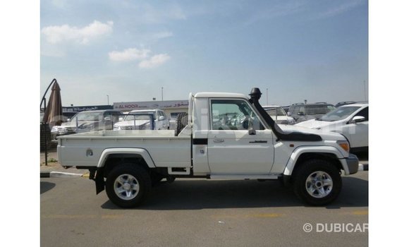 Tenga Imported Toyota Land Cruiser Chena Mota in Import - Dubai in Harare Tenga Imported Toyota Land Cruiser Chena Mota in Import - Dubai in Harare