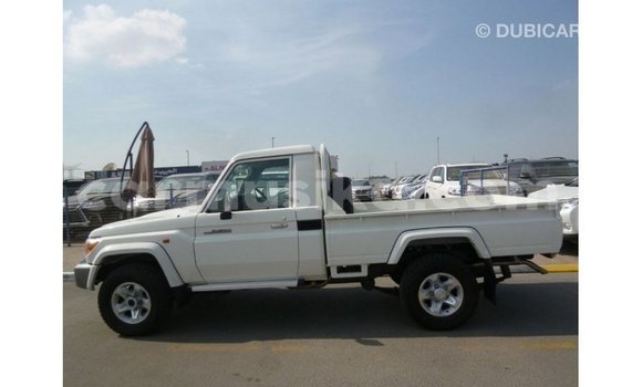 Tenga Imported Toyota Land Cruiser Chena Mota in Import - Dubai in Harare Tenga Imported Toyota Land Cruiser Chena Mota in Import - Dubai in Harare