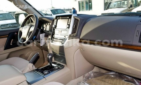 Buy Import Toyota Land Cruiser White Car in Import - Dubai in Harare Buy Import Toyota Land Cruiser White Car in Import - Dubai in Harare