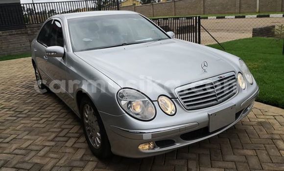 Acheter Occasion Voiture Mercedes‒Benz E-klasse Gris à Harare, Harare Acheter Occasion Voiture Mercedes‒Benz E-klasse Gris à Harare, Harare