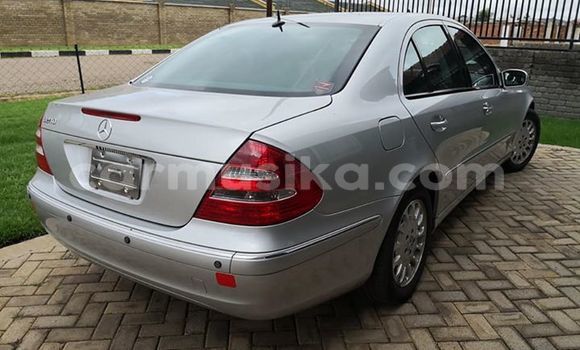 Acheter Occasion Voiture Mercedes‒Benz E-klasse Gris à Harare, Harare Acheter Occasion Voiture Mercedes‒Benz E-klasse Gris à Harare, Harare