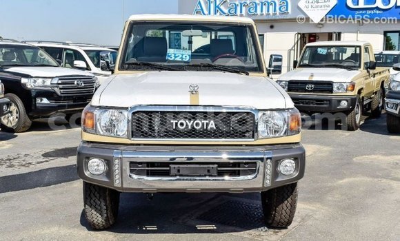 Tenga Imported Toyota Land Cruiser Beige Mota in Import - Dubai in Harare Tenga Imported Toyota Land Cruiser Beige Mota in Import - Dubai in Harare