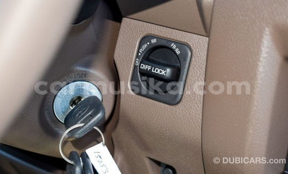 Tenga Imported Toyota Land Cruiser Beige Mota in Import - Dubai in Harare Tenga Imported Toyota Land Cruiser Beige Mota in Import - Dubai in Harare