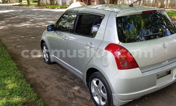 Nunua Ilio tumika Suzuki Swift Fedha Gari ndani ya Harare nchini Harare