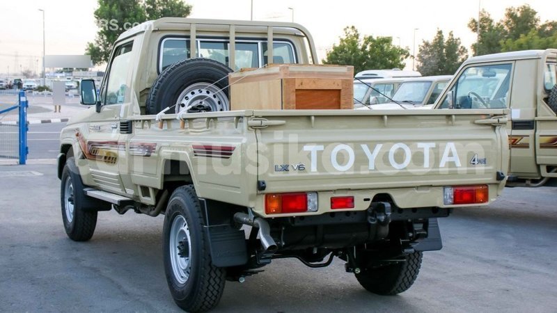 Big with watermark toyota land cruiser harare import dubai 12766