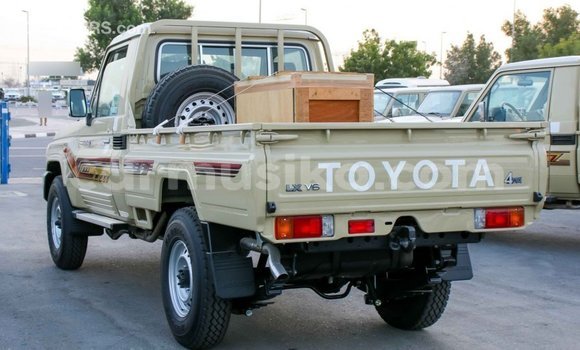 Buy Import Toyota Land Cruiser Beige Car in Import - Dubai in Harare Buy Import Toyota Land Cruiser Beige Car in Import - Dubai in Harare