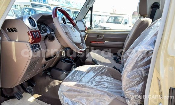 Tenga Imported Toyota Land Cruiser Beige Mota in Import - Dubai in Harare Tenga Imported Toyota Land Cruiser Beige Mota in Import - Dubai in Harare
