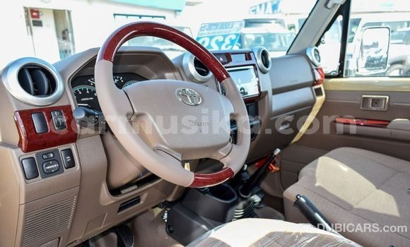 Tenga Imported Toyota Land Cruiser Beige Mota in Import - Dubai in Harare Tenga Imported Toyota Land Cruiser Beige Mota in Import - Dubai in Harare