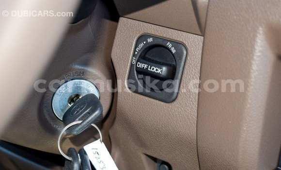 Tenga Imported Toyota Land Cruiser Beige Mota in Import - Dubai in Harare Tenga Imported Toyota Land Cruiser Beige Mota in Import - Dubai in Harare