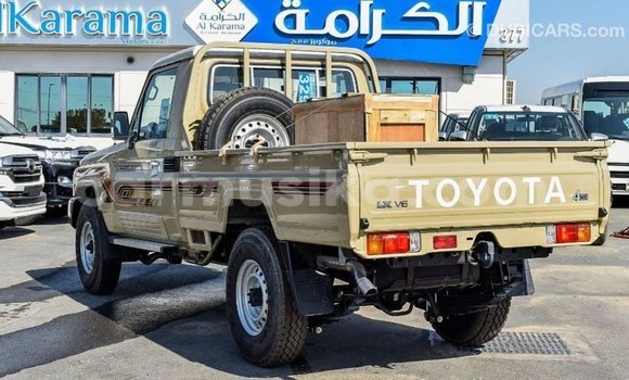 Tenga Imported Toyota Land Cruiser Beige Mota in Import - Dubai in Harare Tenga Imported Toyota Land Cruiser Beige Mota in Import - Dubai in Harare