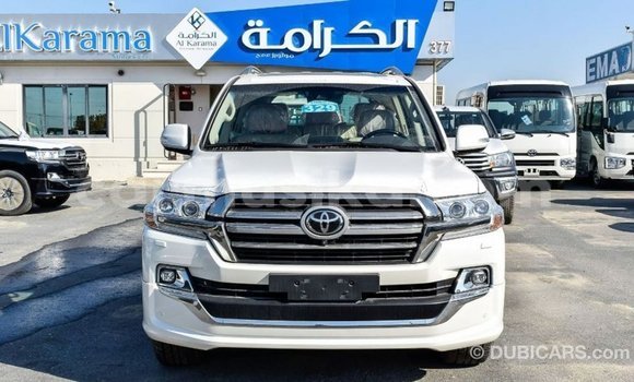 Tenga Imported Toyota Land Cruiser Chena Mota in Import - Dubai in Harare Tenga Imported Toyota Land Cruiser Chena Mota in Import - Dubai in Harare