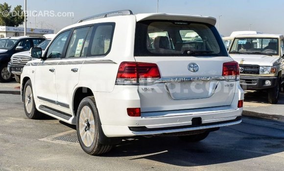 Tenga Imported Toyota Land Cruiser Chena Mota in Import - Dubai in Harare Tenga Imported Toyota Land Cruiser Chena Mota in Import - Dubai in Harare