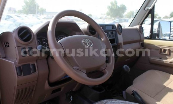 Tenga Imported Toyota Land Cruiser Beige Mota in Import - Dubai in Harare Tenga Imported Toyota Land Cruiser Beige Mota in Import - Dubai in Harare