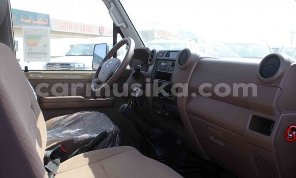 Tenga Imported Toyota Land Cruiser Beige Mota in Import - Dubai in Harare Tenga Imported Toyota Land Cruiser Beige Mota in Import - Dubai in Harare
