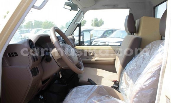 Tenga Imported Toyota Land Cruiser Beige Mota in Import - Dubai in Harare Tenga Imported Toyota Land Cruiser Beige Mota in Import - Dubai in Harare