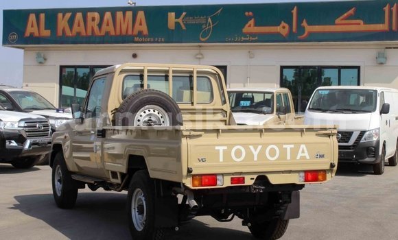 Tenga Imported Toyota Land Cruiser Beige Mota in Import - Dubai in Harare Tenga Imported Toyota Land Cruiser Beige Mota in Import - Dubai in Harare
