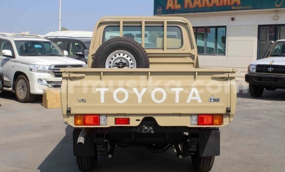 Tenga Imported Toyota Land Cruiser Beige Mota in Import - Dubai in Harare Tenga Imported Toyota Land Cruiser Beige Mota in Import - Dubai in Harare