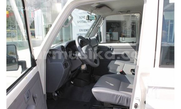 Acheter Import Voiture Toyota Land Cruiser Blanc à Import - Dubai, Harare Acheter Import Voiture Toyota Land Cruiser Blanc à Import - Dubai, Harare
