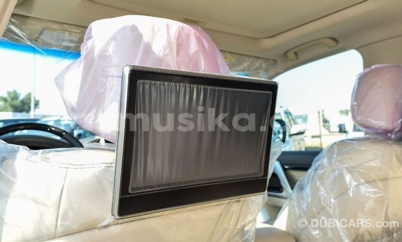 Tenga Imported Toyota Land Cruiser Chena Mota in Import - Dubai in Harare Tenga Imported Toyota Land Cruiser Chena Mota in Import - Dubai in Harare