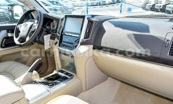 Tenga Imported Toyota Land Cruiser Chena Mota in Import - Dubai in Harare Tenga Imported Toyota Land Cruiser Chena Mota in Import - Dubai in Harare