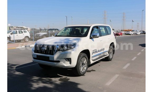 Acheter Import Voiture Toyota Prado Blanc à Import - Dubai, Harare Acheter Import Voiture Toyota Prado Blanc à Import - Dubai, Harare