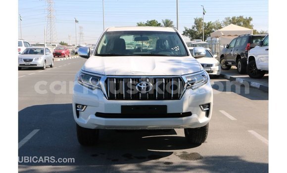 Acheter Import Voiture Toyota Prado Blanc à Import - Dubai, Harare Acheter Import Voiture Toyota Prado Blanc à Import - Dubai, Harare