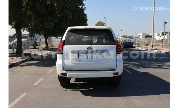 Acheter Import Voiture Toyota Prado Blanc à Import - Dubai, Harare Acheter Import Voiture Toyota Prado Blanc à Import - Dubai, Harare