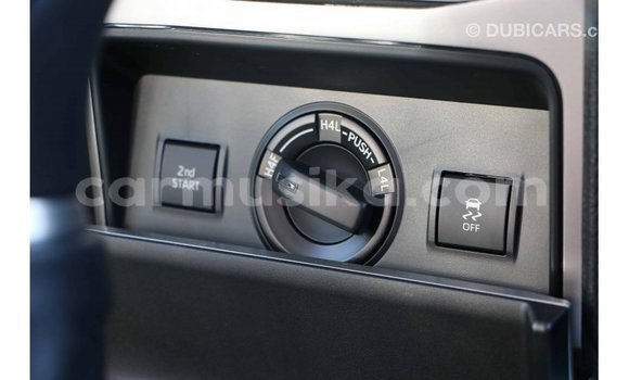 Acheter Import Voiture Toyota Prado Blanc à Import - Dubai, Harare Acheter Import Voiture Toyota Prado Blanc à Import - Dubai, Harare