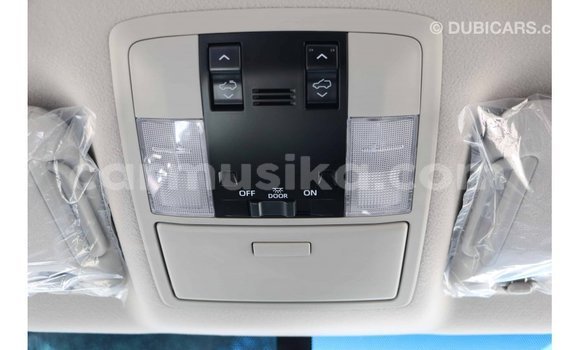 Acheter Import Voiture Toyota Prado Blanc à Import - Dubai, Harare Acheter Import Voiture Toyota Prado Blanc à Import - Dubai, Harare