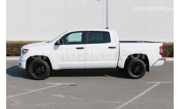 Acheter Import Voiture Toyota Tundra Blanc à Import - Dubai, Harare Acheter Import Voiture Toyota Tundra Blanc à Import - Dubai, Harare