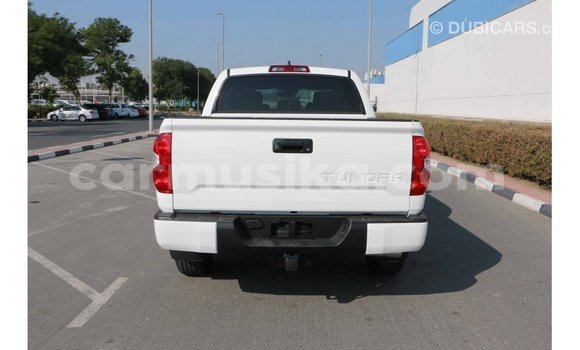 Acheter Import Voiture Toyota Tundra Blanc à Import - Dubai, Harare Acheter Import Voiture Toyota Tundra Blanc à Import - Dubai, Harare