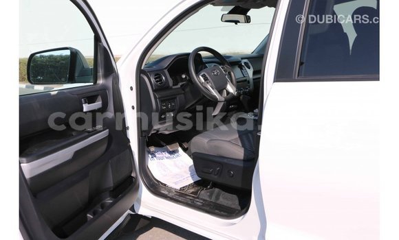 Acheter Import Voiture Toyota Tundra Blanc à Import - Dubai, Harare Acheter Import Voiture Toyota Tundra Blanc à Import - Dubai, Harare