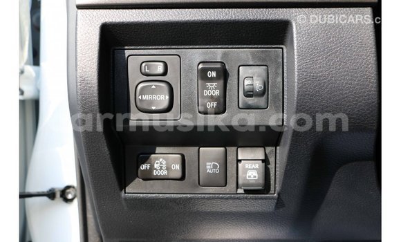 Acheter Import Voiture Toyota Tundra Blanc à Import - Dubai, Harare Acheter Import Voiture Toyota Tundra Blanc à Import - Dubai, Harare