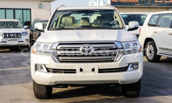 Tenga Imported Toyota Land Cruiser Chena Mota in Import - Dubai in Harare Tenga Imported Toyota Land Cruiser Chena Mota in Import - Dubai in Harare
