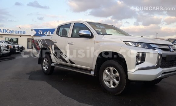 Acheter Import Voiture Mitsubishi L200 Blanc à Import - Dubai, Harare Acheter Import Voiture Mitsubishi L200 Blanc à Import - Dubai, Harare