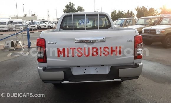 Acheter Import Voiture Mitsubishi L200 Blanc à Import - Dubai, Harare Acheter Import Voiture Mitsubishi L200 Blanc à Import - Dubai, Harare