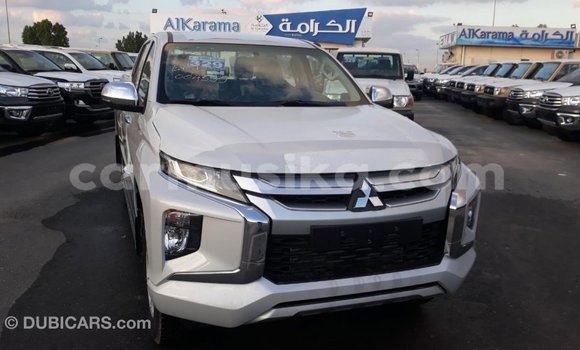 Acheter Import Voiture Mitsubishi L200 Blanc à Import - Dubai, Harare Acheter Import Voiture Mitsubishi L200 Blanc à Import - Dubai, Harare