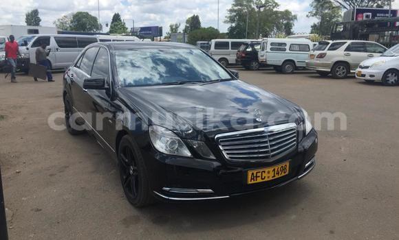 Nunua Ilio tumika Mercedes‒Benz E-klasse Nyeusi Gari ndani ya Harare nchini Harare Nunua Ilio tumika Mercedes‒Benz E-klasse Nyeusi Gari ndani ya Harare nchini Harare