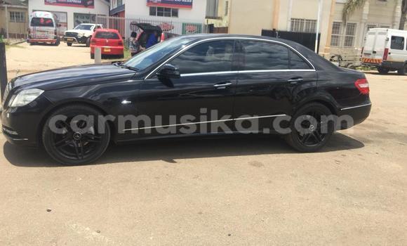 Nunua Ilio tumika Mercedes‒Benz E-klasse Nyeusi Gari ndani ya Harare nchini Harare Nunua Ilio tumika Mercedes‒Benz E-klasse Nyeusi Gari ndani ya Harare nchini Harare