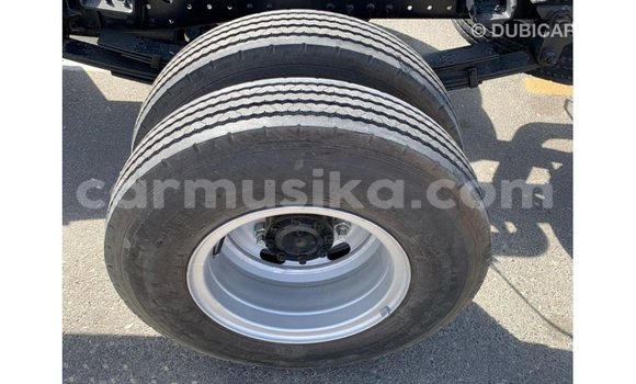 Acheter Import Utilitaire Mitsubishi Canter Blanc à Import - Dubai, Harare Acheter Import Utilitaire Mitsubishi Canter Blanc à Import - Dubai, Harare